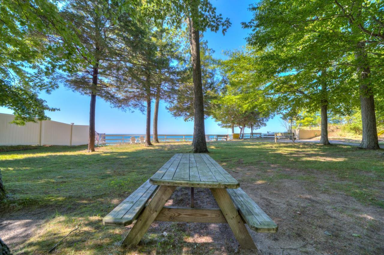 Scenic Drive Resort Muskegon Bagian luar foto